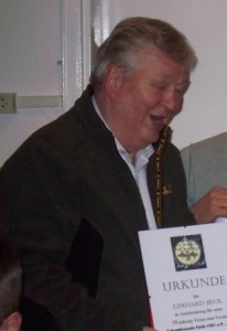 Gerd wird bei der Jahreshauptversammlung 2011 die Ehrenmitgliedschaft verliehen